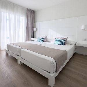 Superior One-Bedroom Apartment